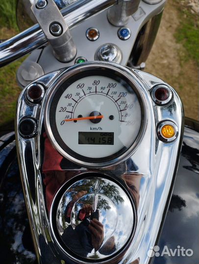 Продаю мотоцикл Honda shadow400