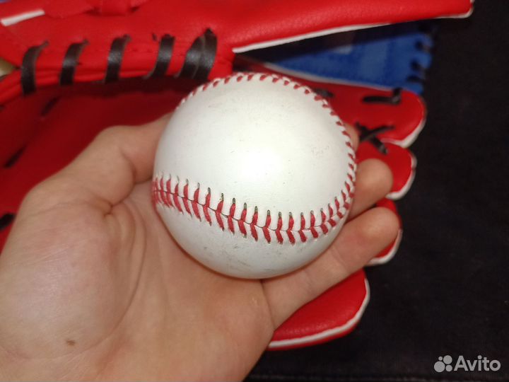 Бейсбольная перчатка + мяч