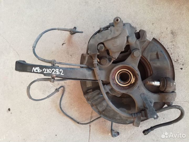 Кулак передний левый Mercedes W210 4 Matic