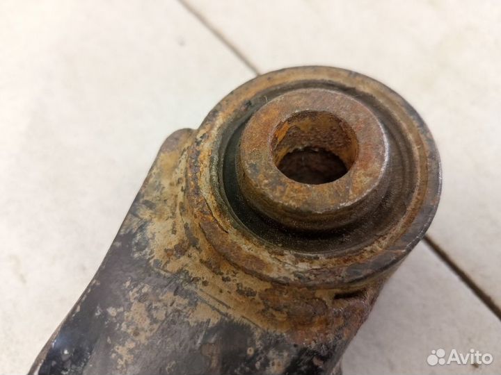 Рычаг задний поперечный