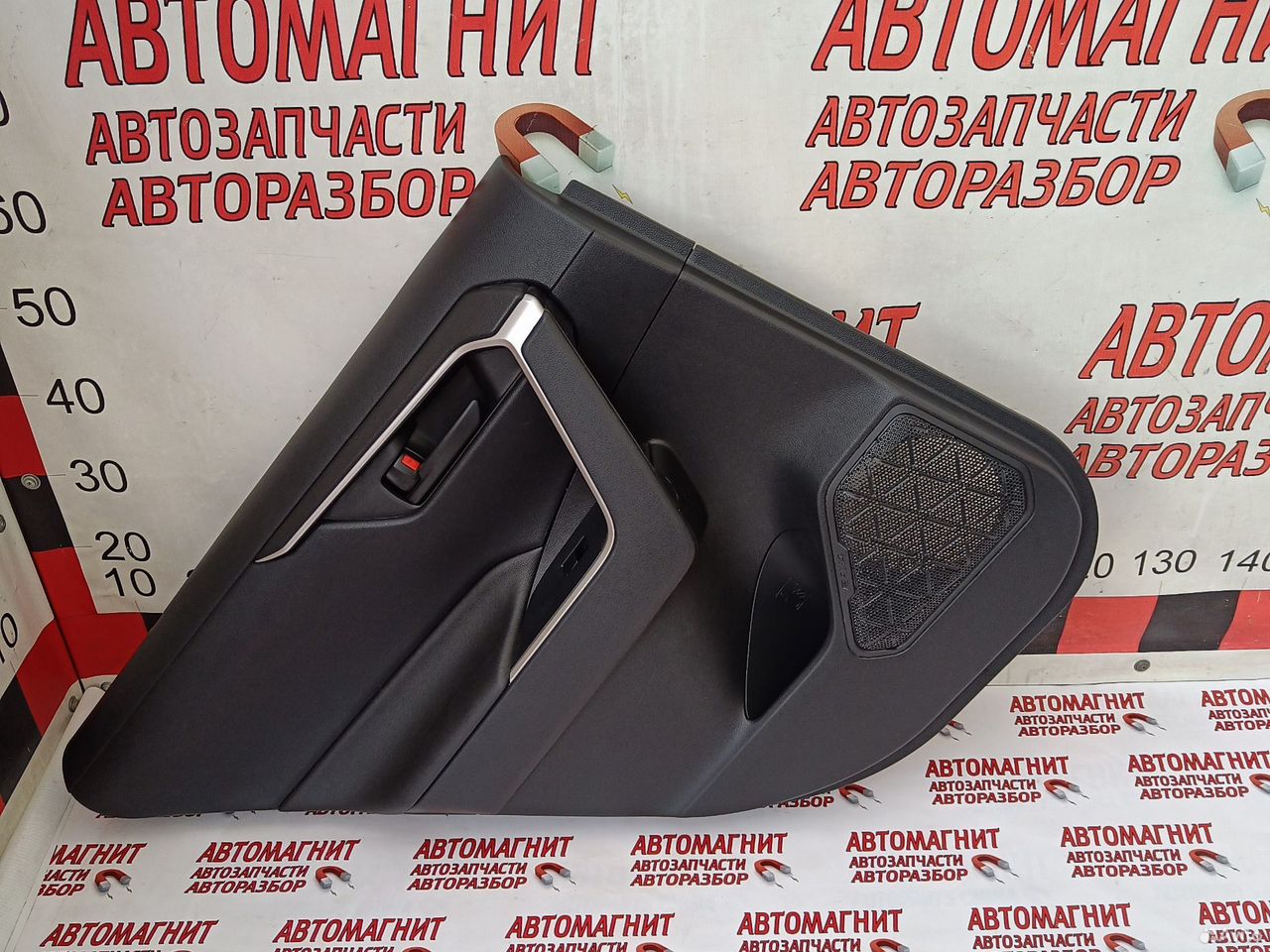 Обшивка двери задней левой Тойота Рав 4 50