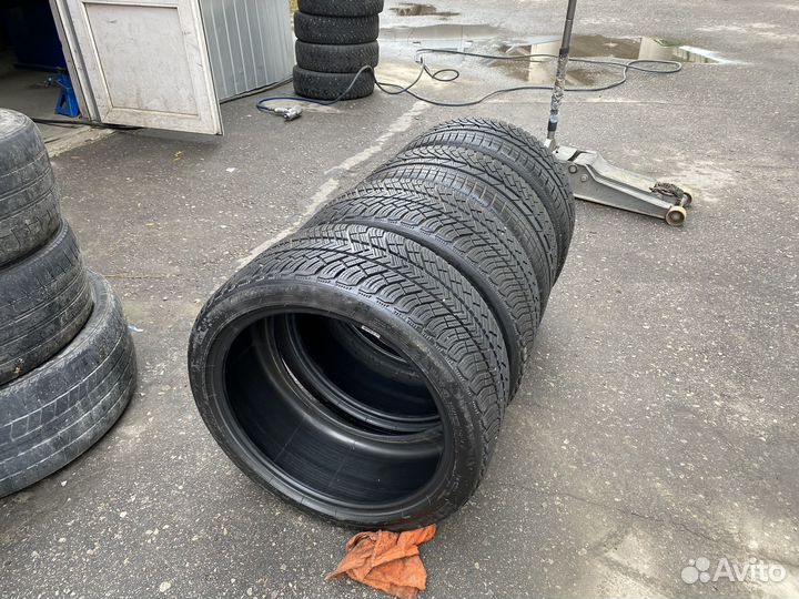 Michelin Pilot Alpin 235/40 R19 и 265/35 R19