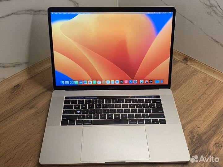 Macbook pro 15 2017 i7/Radeon Pro/16/256gb