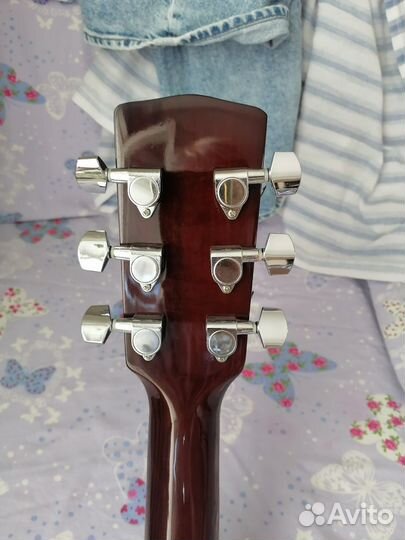 Акустическая гитара