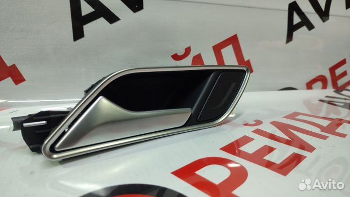 Ручка двери внутренняя задняя левая Audi A3 8VS