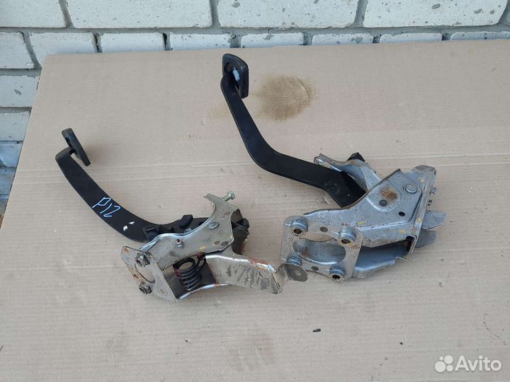 Педаль сцепления (тормоза) Nissan Primera P12