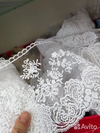 Кружево на сетке широкое в наличии