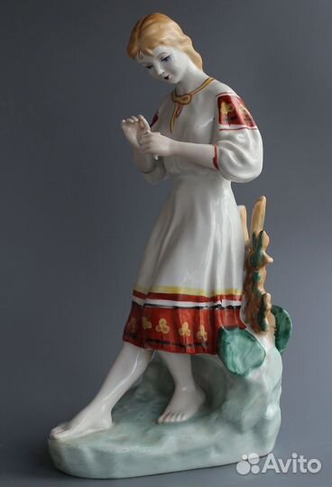 Статуэтка Гадание на ромашке СССР