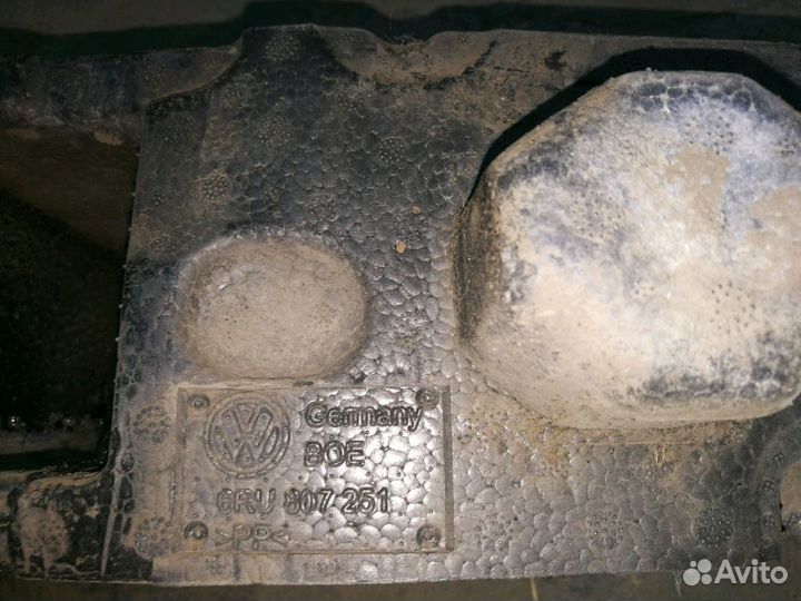 Усилитель бампера Фольксваген поло седан