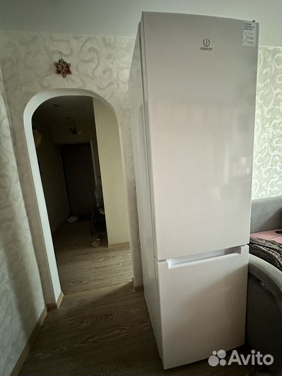 Холодильник Indesit DS 320 W белый новый