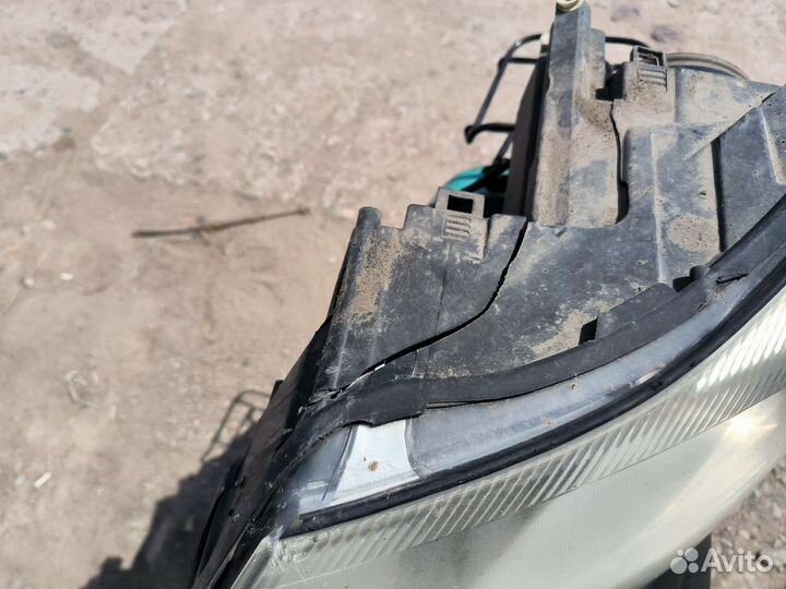 Передняя левая фара skoda octavia a5 с дефектом
