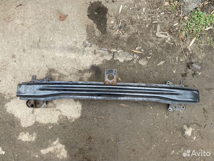 Усилитель переднего бампера Volkswagen Golf 5