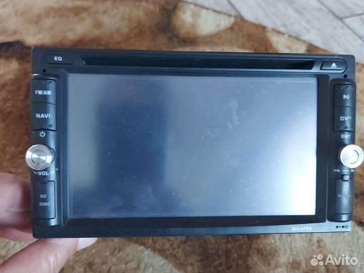 Автомагнитола с выдвижным экраном