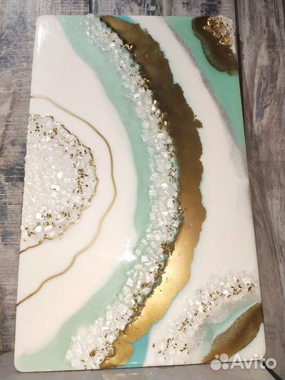 Панно из эпоксидной смолы с кристаллами