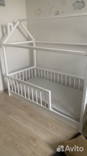 Кровать-домик