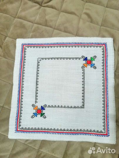 Салфетка с вышивкой