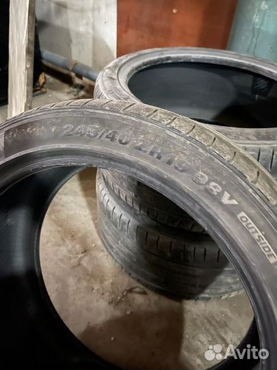 Kumho Ecsta PS71 245/40 R19 и 275/35 R19