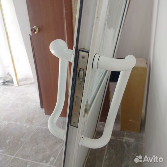 Алюминиевая дверь бу