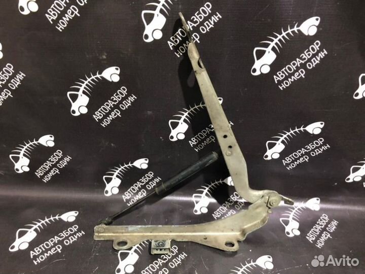 Петля капота левая Volvo S60 2.5L B5254T2 2003