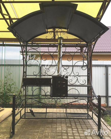 Мангал с крышей