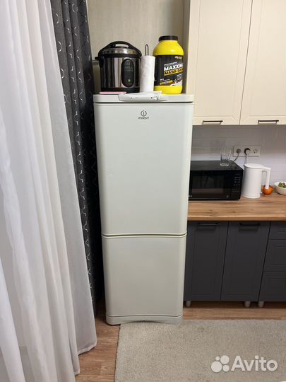 Холодильник Indesit