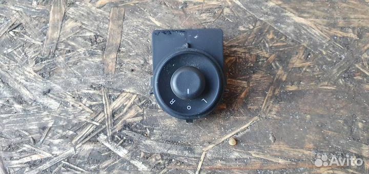 Переключатель регулировки зеркала Opel Insignia 2