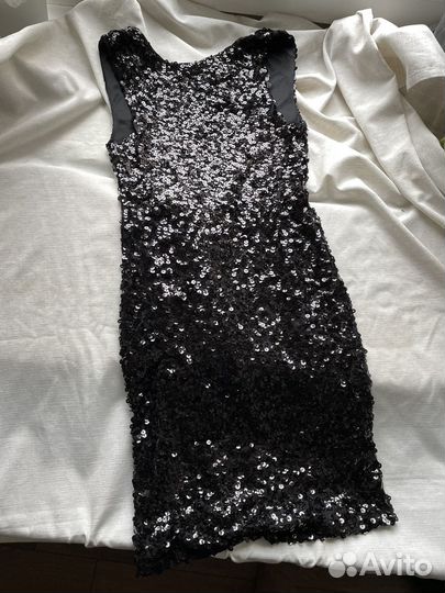 Платье из пайеток с открытой спиной S