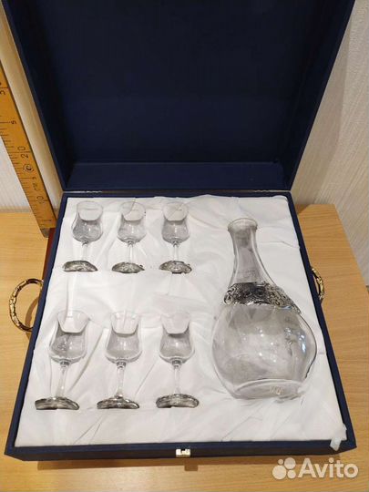 Графин с рюмками