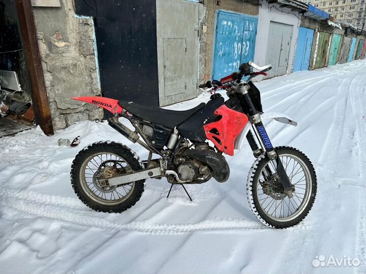 Продаю мотоцикл Honda cr250r