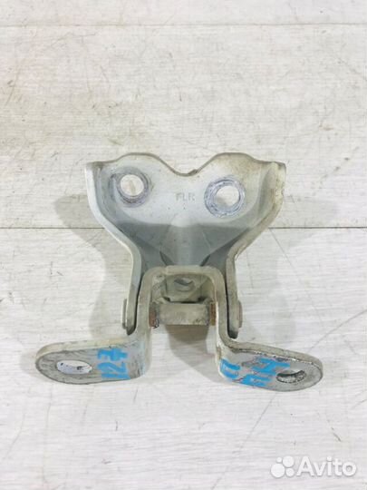 Петля двери перед прав низ KIA RIO 4 1.4 мт