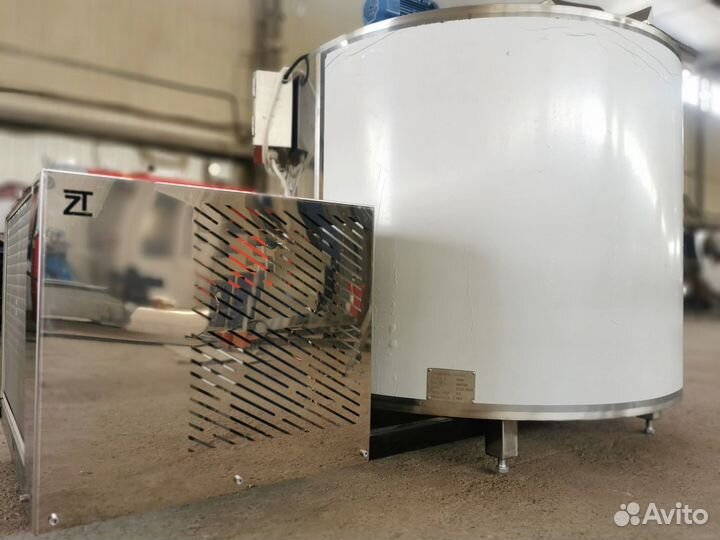 Охладитель молока 1000л вертикального типа