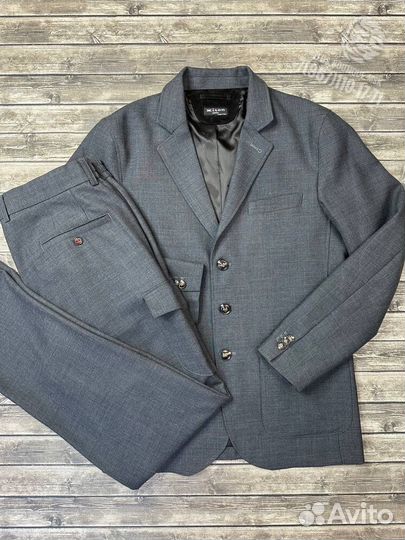 Костюм классический мужской Kiton серый