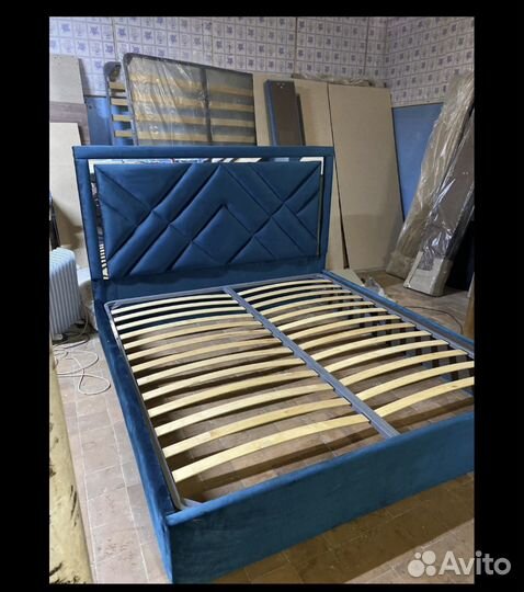 Кровать мягкая