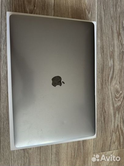 Apple MacBook Pro 15 2017 touch bar