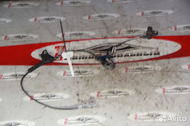 Датчик ABS перед лево c Toyota Wish ZNE10G 1ZZ-FE