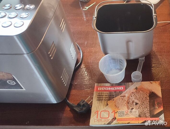 Хлебопечка Redmond
