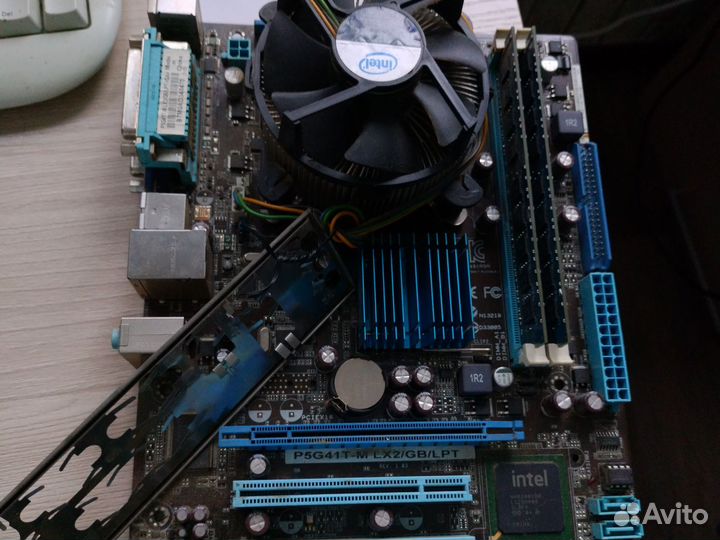 Материнская плата с процессором и памятью