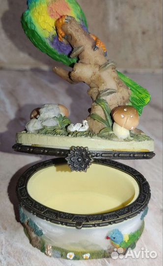 Шкатулка статуэтка