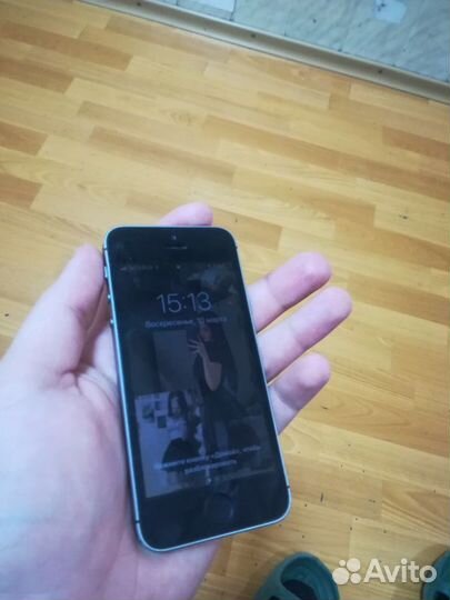 iPhone SE, 64 ГБ