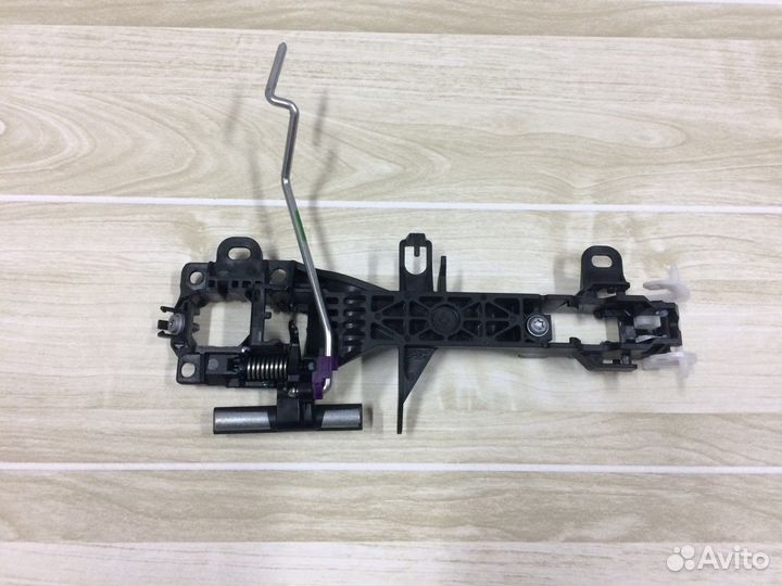 Кронштейн ручки двери рав 4 -5 передний правый NEW