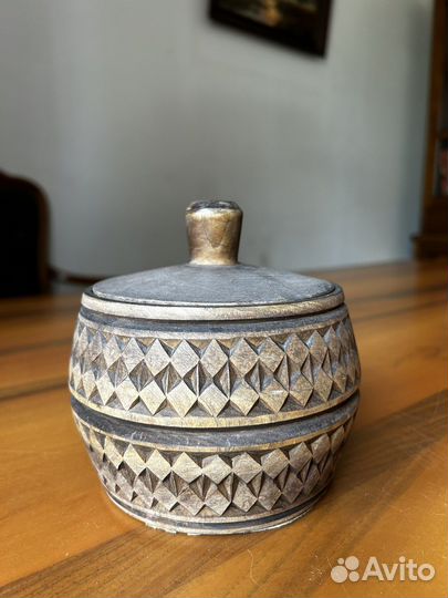 Горшок кубышка из дуба резная деревянная б/у