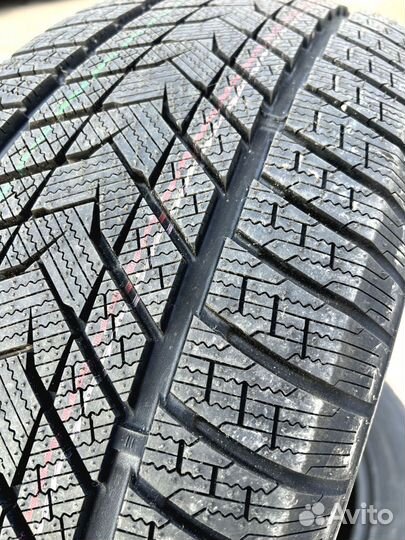 Roadmarch Winter XPro 999 275/50 R21 83U