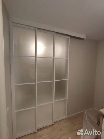 Раздвижная перегородка с матовым стеклом