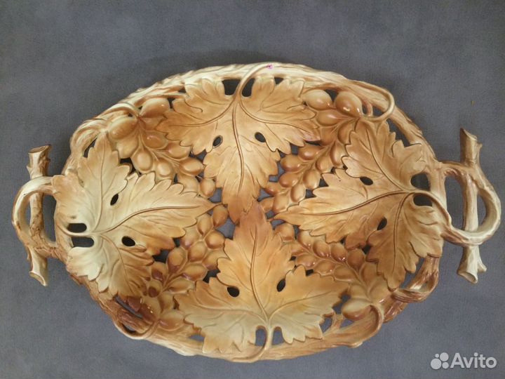 Рюмки из оникса, поднос для фруктов