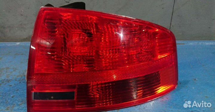 Фонарь правый Audi A4 B7
