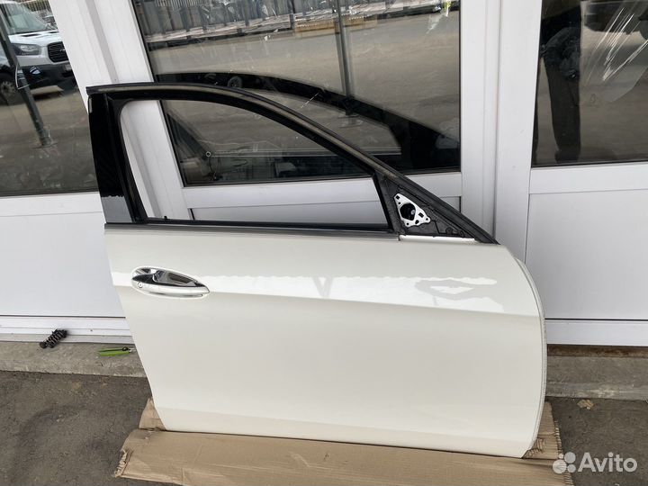 Передняя правая дверь Mercedes Benz w212 белая