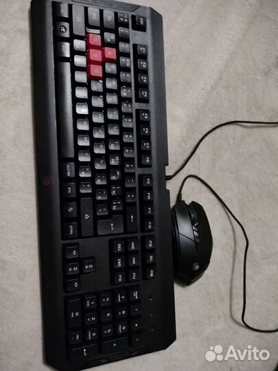 Игровая клавиатура и мышь
