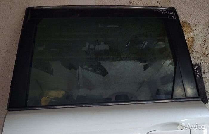 Стекло двери задняя левая Subaru Forester 4