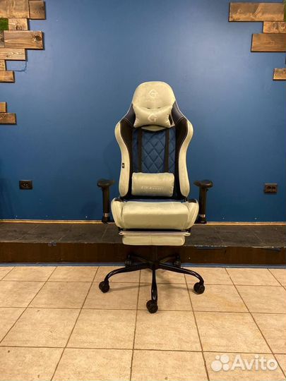 Геймерское кресло тканевое с подножкой