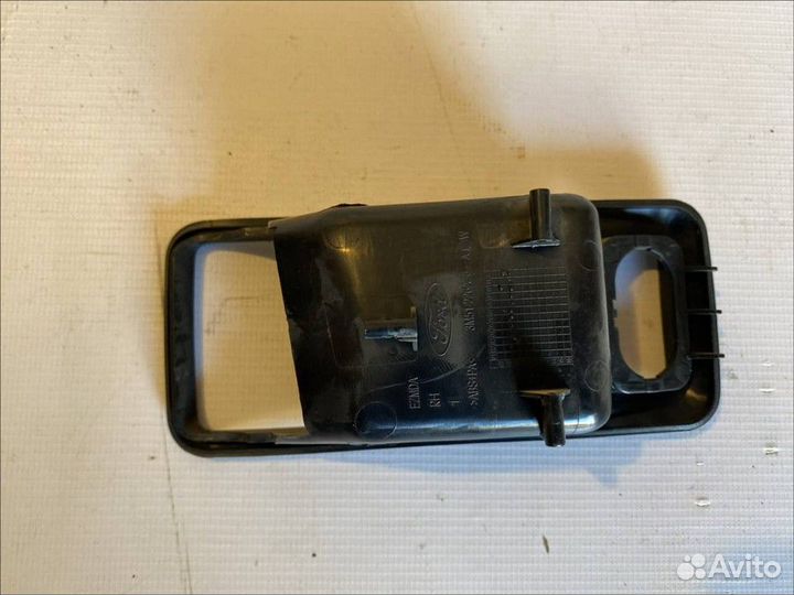 Накладка ручки внутренней правая Ford Focus